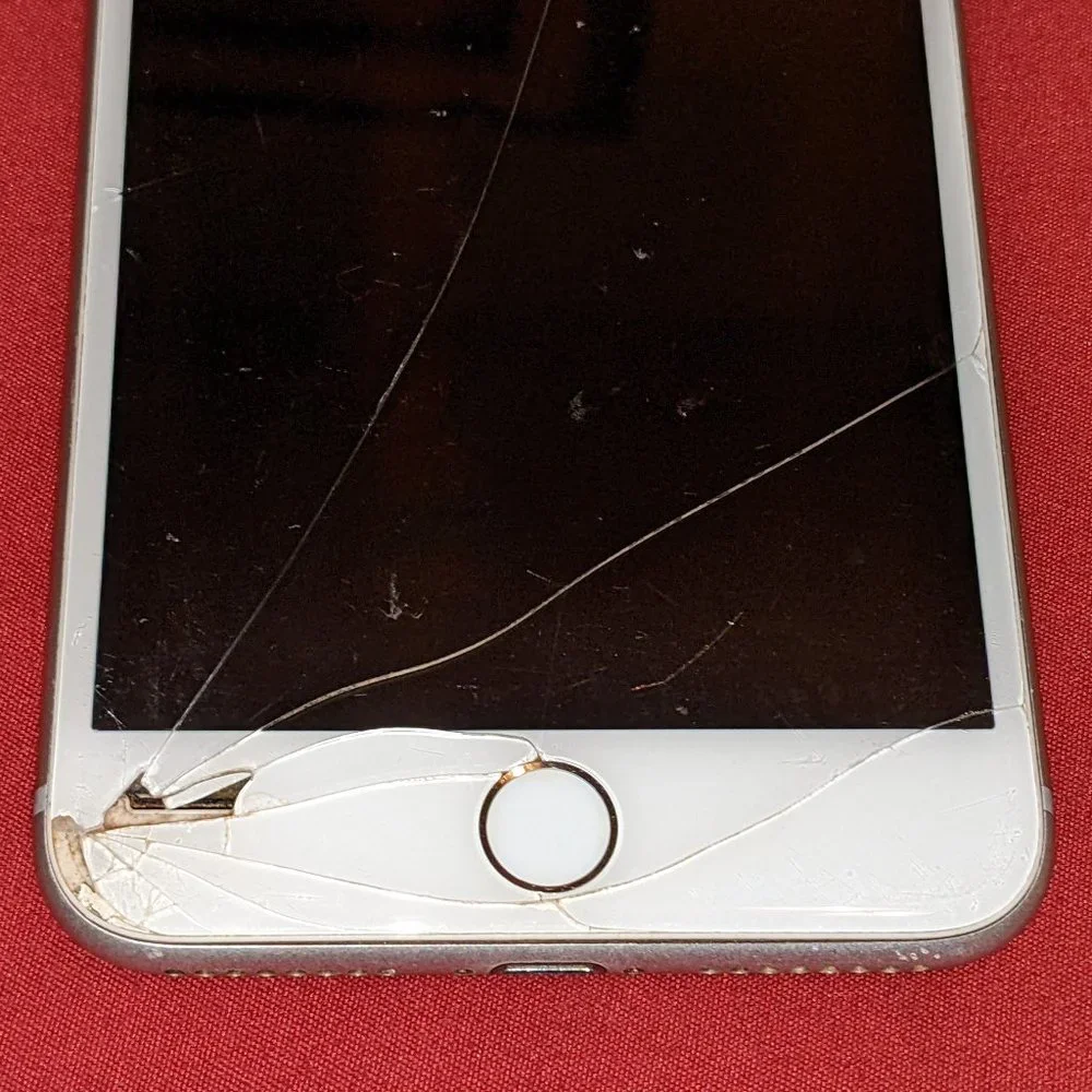 iPhone 8 Plus (A1897) - 64 GB #3 (For parts)***